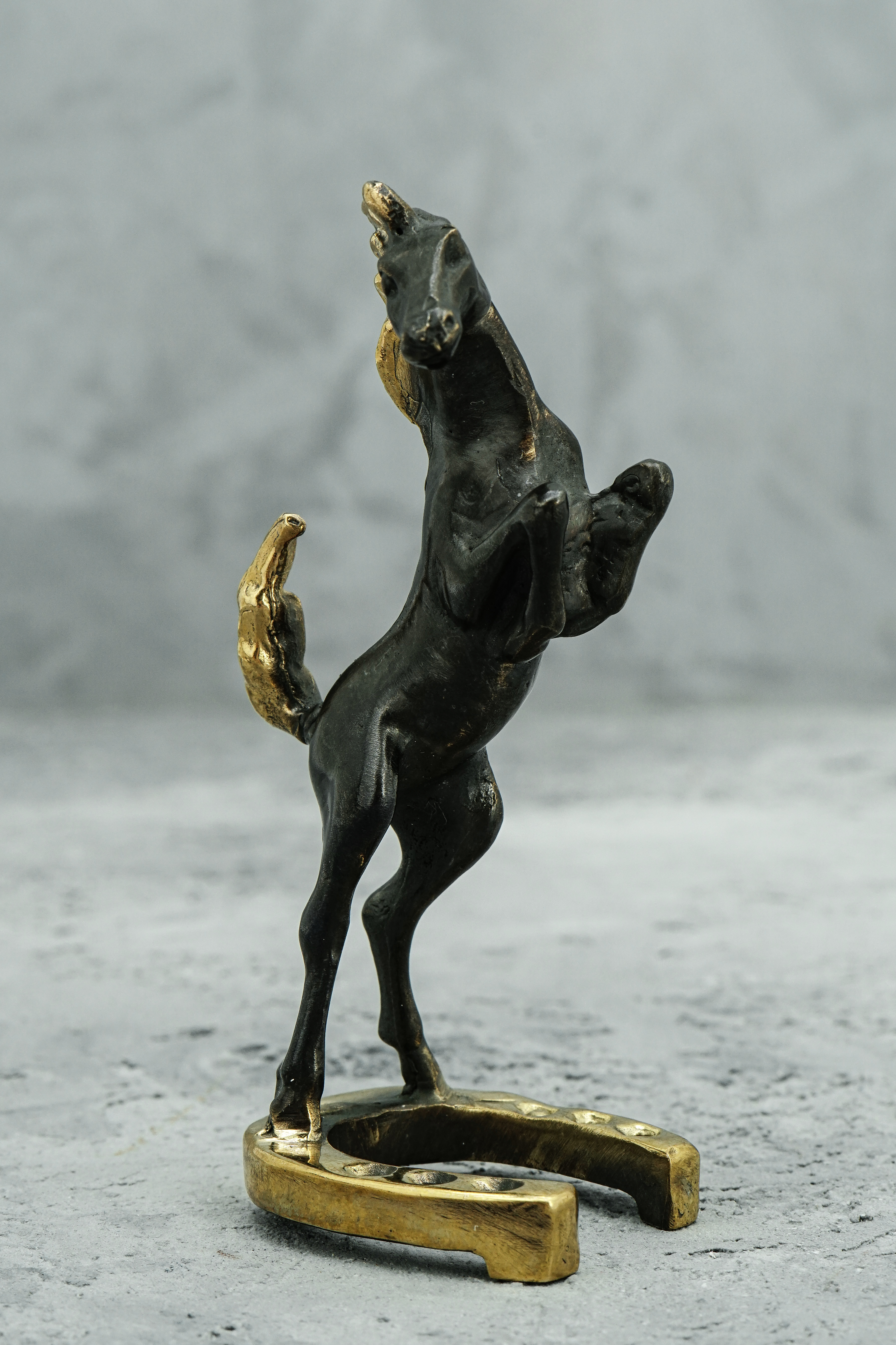 Скульптура из бронзы «Лошадь»