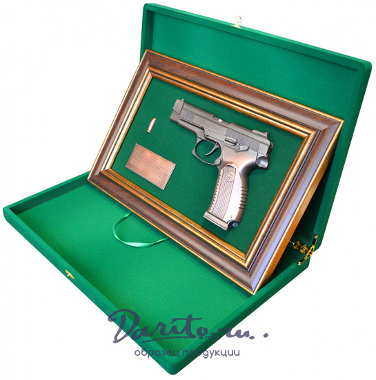 Подарочное панно с пистолетом «Ярыгин»