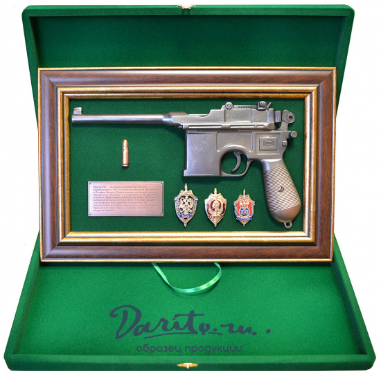Подарочное панно с пистолетом «Маузер»