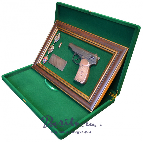 Подарочное панно с пистолетом «Макаров»